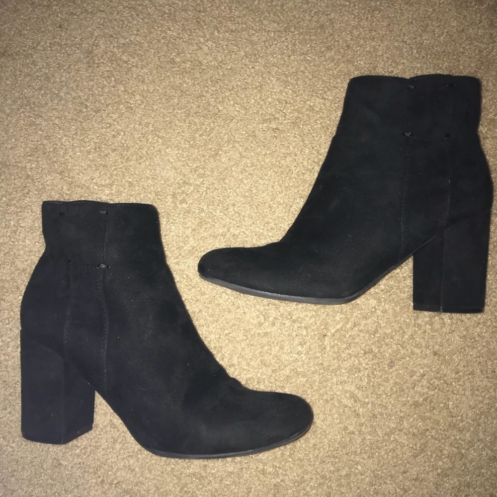 BLACK BOOTIES